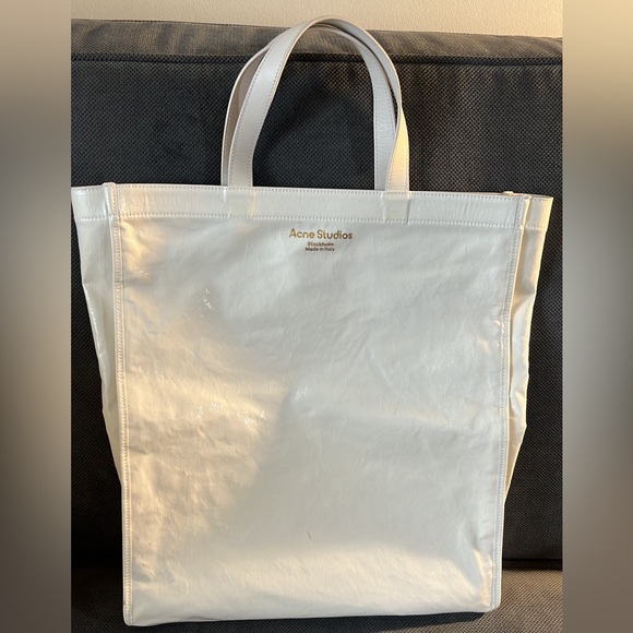 Authentic white unique and trendy Acne studio carry bag. - Picture 1 of 5